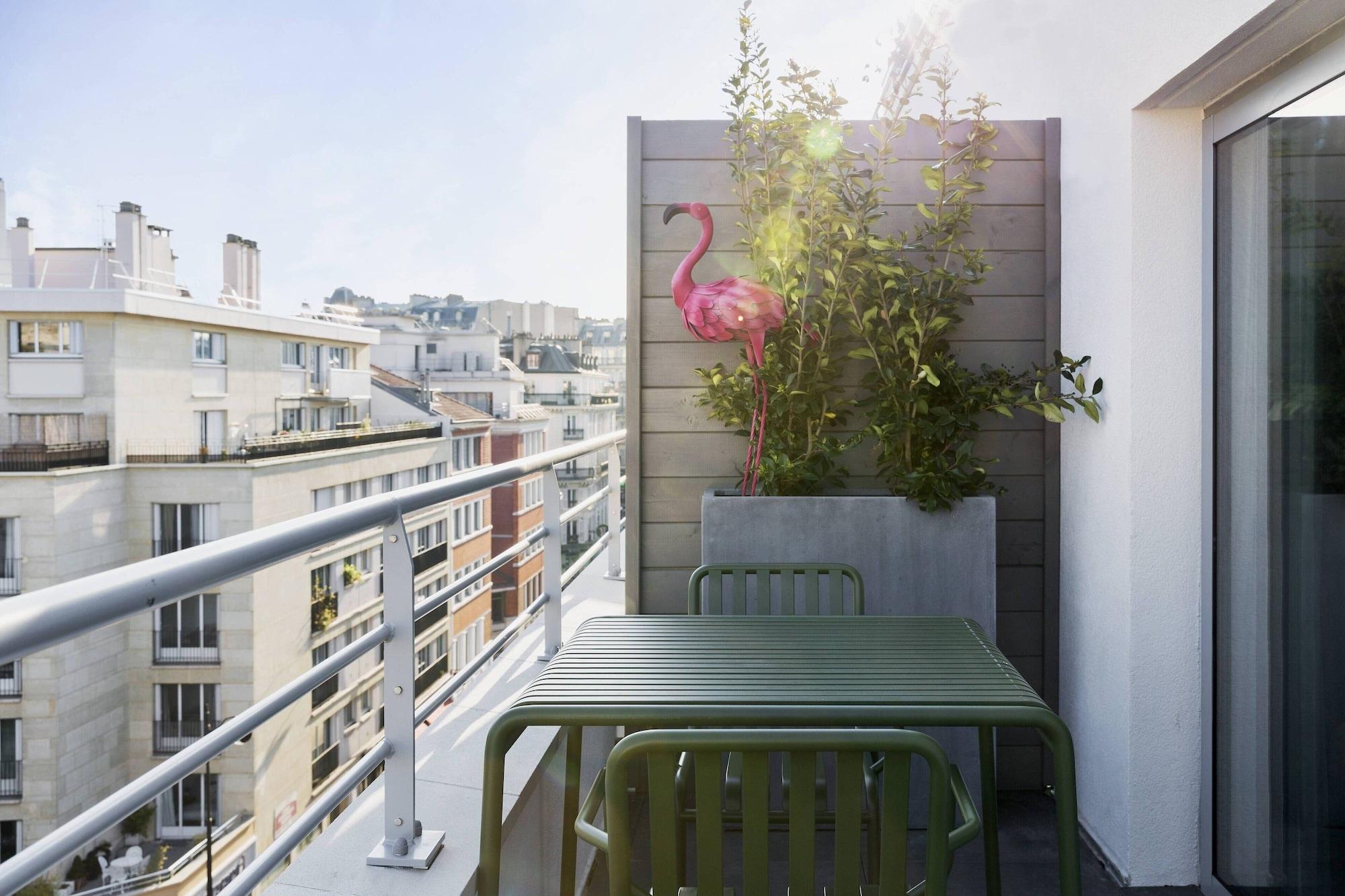 Moxy Paris Bastille Hotel Exterior photo